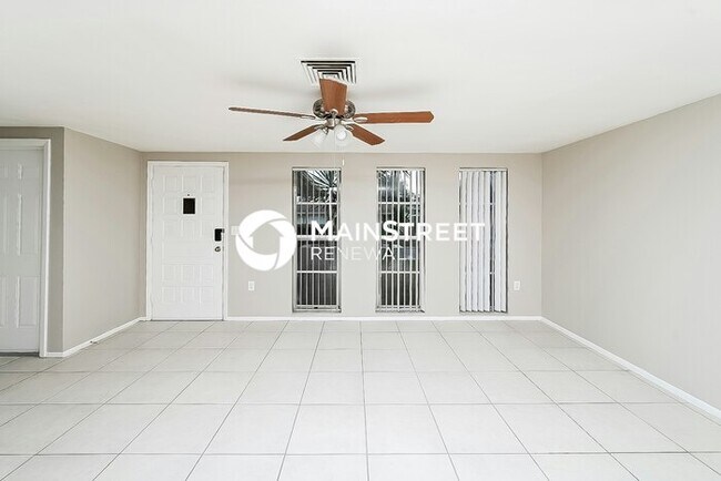 Building Photo - 2 Bedroom Pet-Friendly Home in Port Richey...