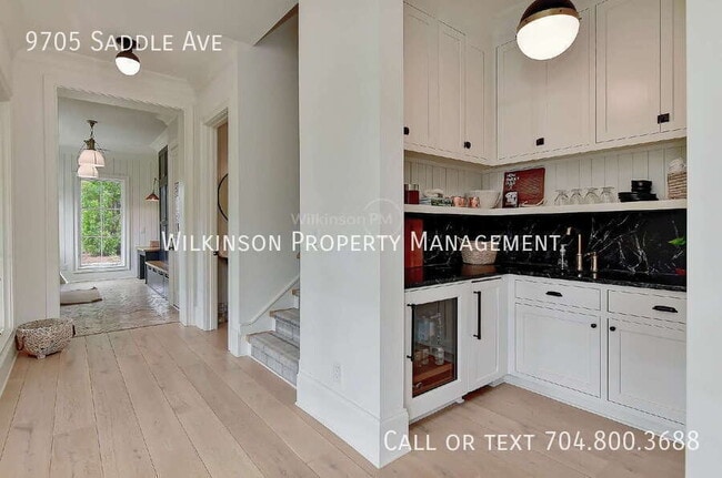 Building Photo - 9705 Saddle Ave