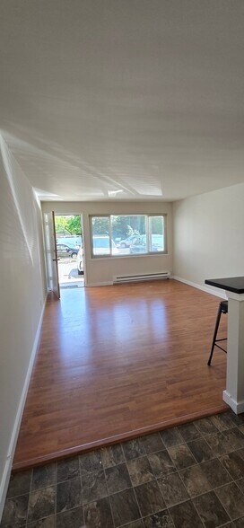 Building Photo - 400 NE 65th St