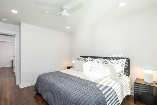 Building Photo - 568 E Rebecca St