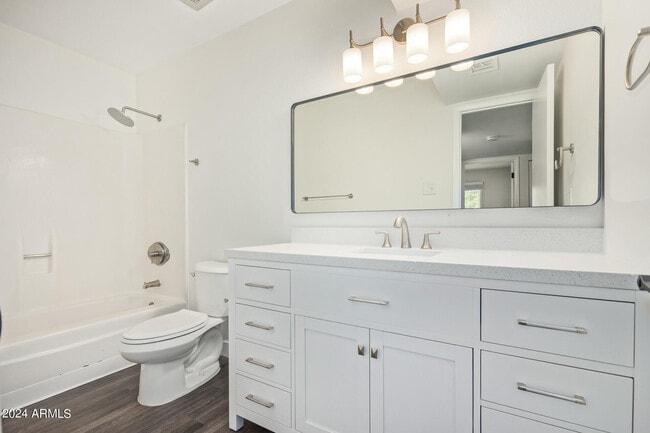 Building Photo - 4414 S Newberry Rd