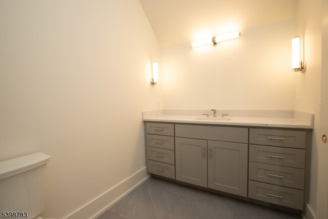 Building Photo - 71 N Main St