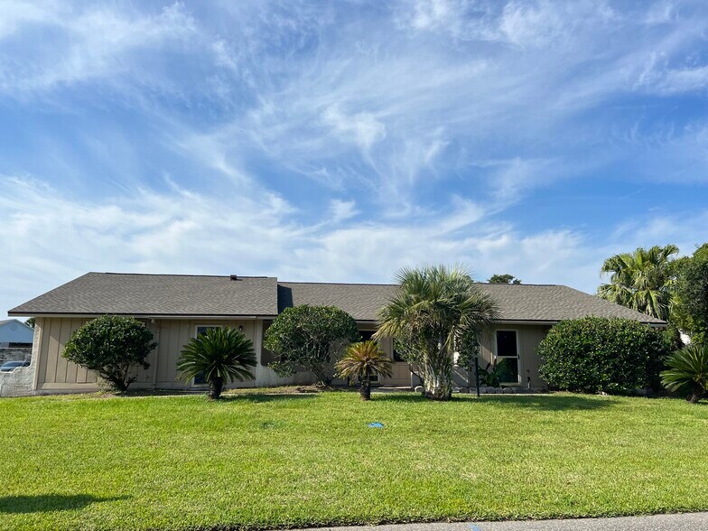 Building Photo - 117 Rio del Mar St