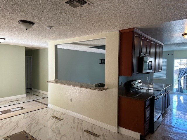 Building Photo - Tracy 4 Bedroom 2 Bathroom Home with a pool