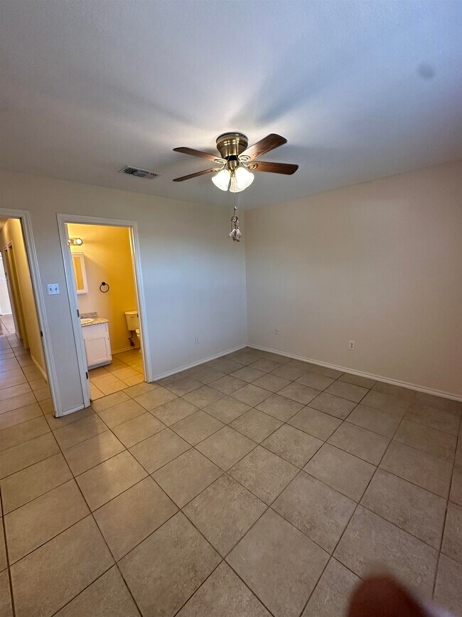 Building Photo - 352 Ocean Dr