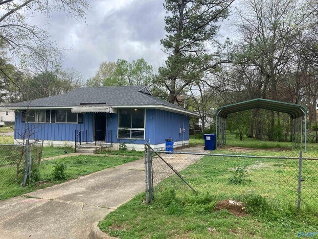 Primary Photo - 3201 Yale Cir NW
