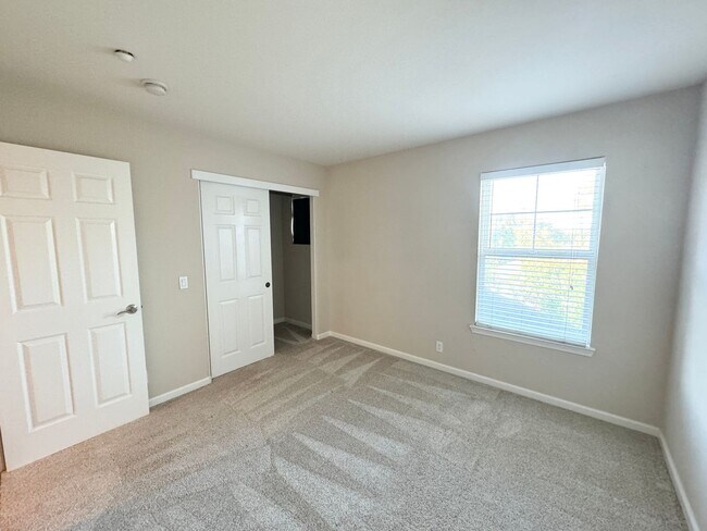 Building Photo - Perfect Shape Downtown Livermore Townhome ...