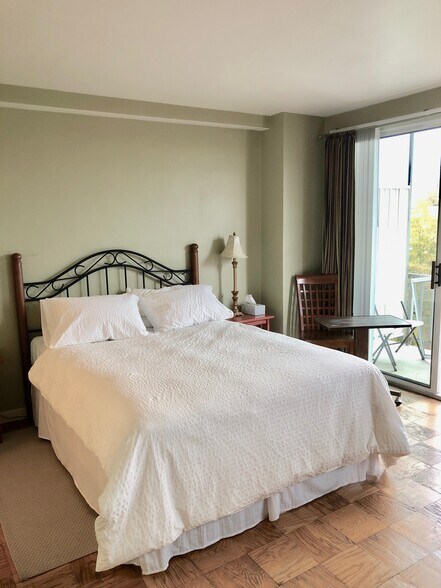 bedroom area & balcony entrance - 2829 Connecticut Ave NW