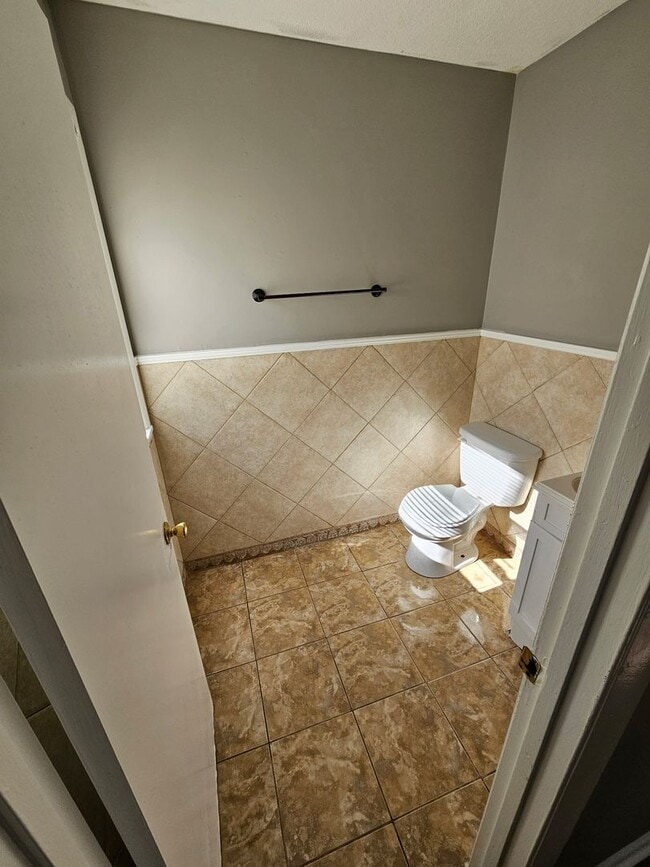 Building Photo - 4 Bedroom Home in Wilmington, NC!