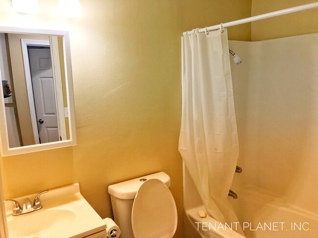 Building Photo - Single family home for rent 4bed/2bath!