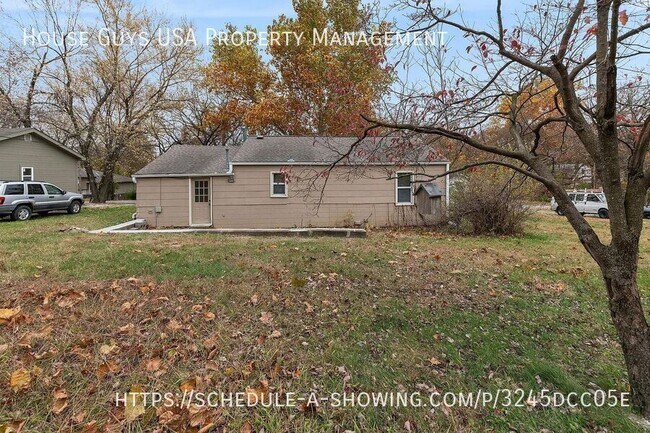 Building Photo - 5400 NE 49th St