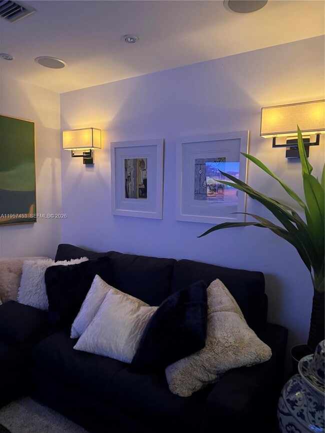 Building Photo - 1050 Brickell Ave