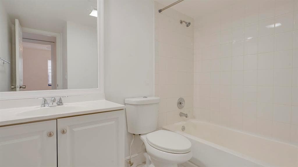 Building Photo - 3201 Coral Ridge Dr