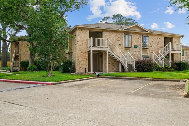 Building Photo - 1311 Antoine Dr