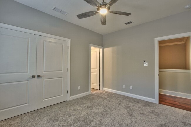 Building Photo - Unbelievable 3 Bedroom 3 Bathroom Upscale Town Home