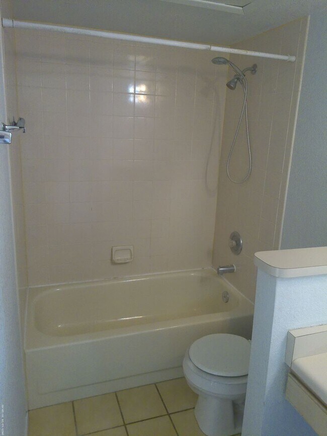 Building Photo - Modern Studio Condo with Washer/Dryer & Re...