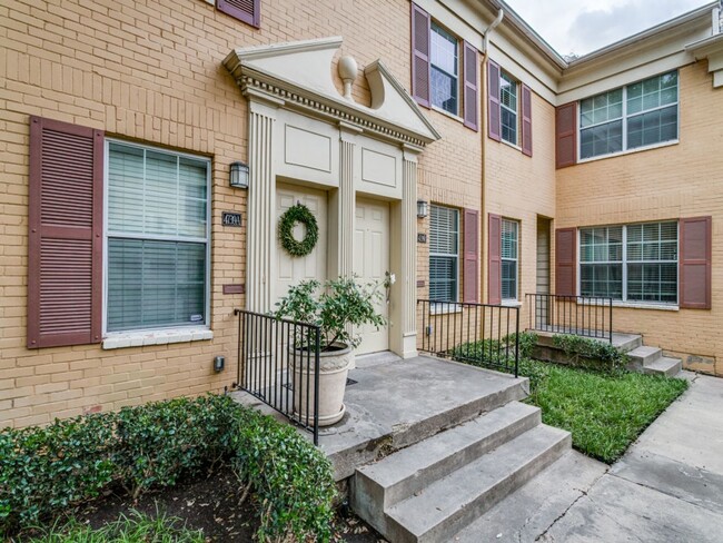 Building Photo - 4739 Bradford Dr