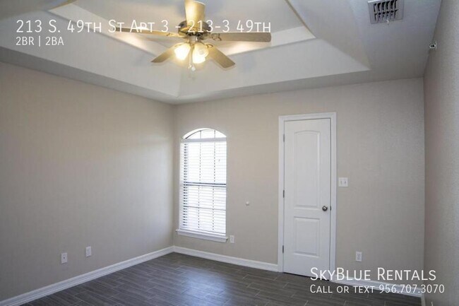 Building Photo - 213 S 49th St