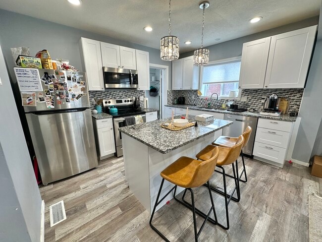 Building Photo - 382 N 200 E