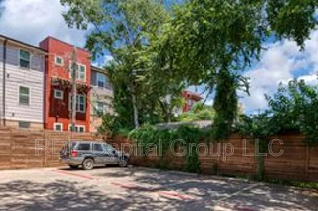 Building Photo - 4718 Eastside Ave