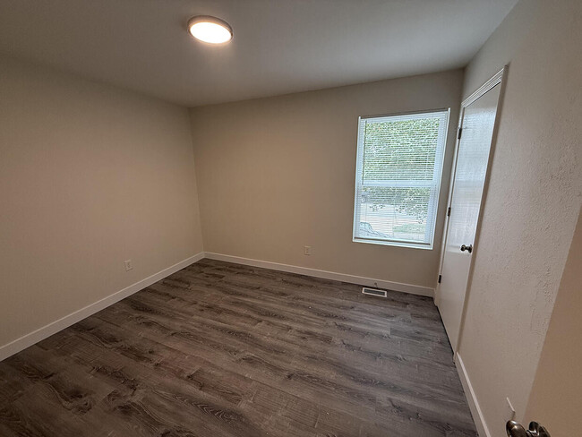 Building Photo - 1709 Hanover Blvd