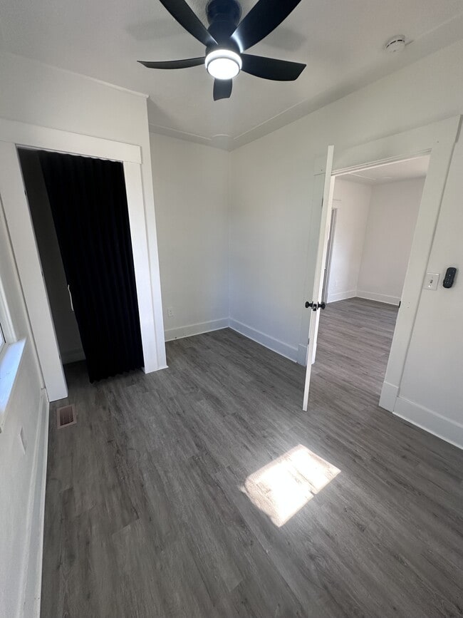 Building Photo - 223 E 27th St