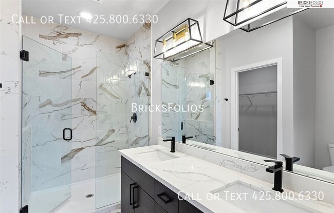 Building Photo - 1212 Harrington Ave NE