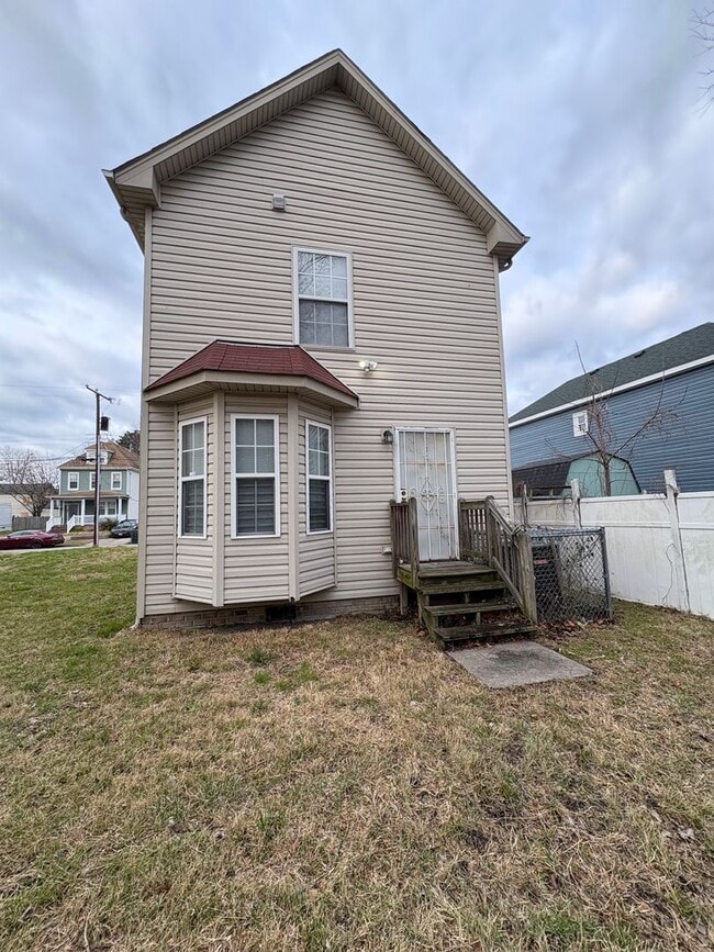 Building Photo - Huntersville