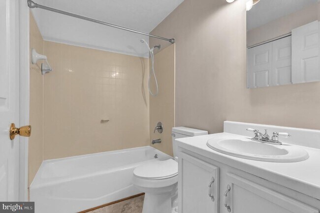 Building Photo - 8483 Aurora Ct