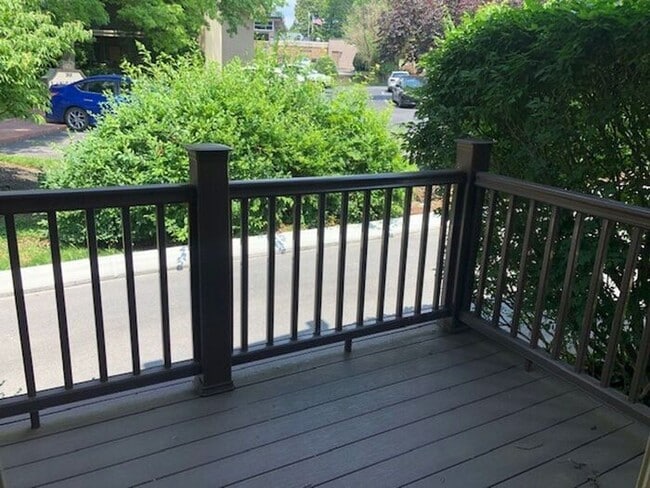 Building Photo - Nice 2 bedroom 2 bath one-level condo