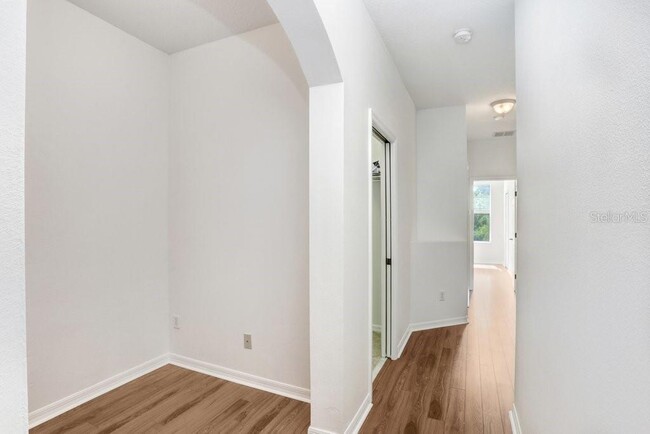 Building Photo - 2050 Park Crescent Dr