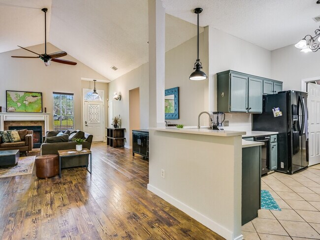 Building Photo - 14809 Great Willow Dr