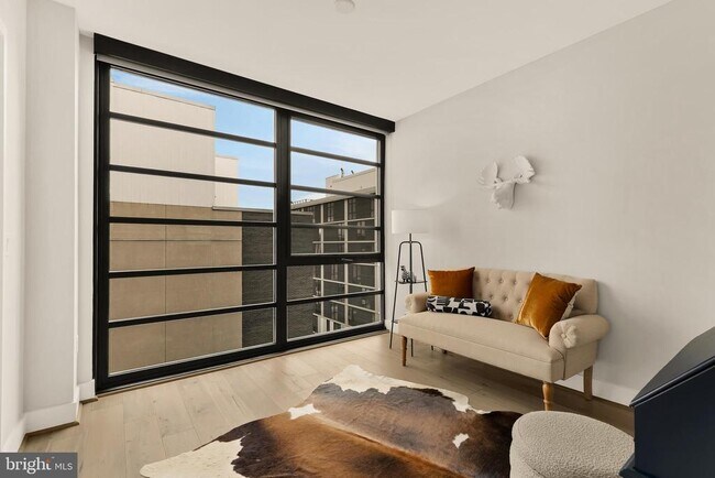 Building Photo - 1300 4th St SE