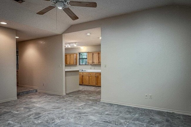 Building Photo - 238 Tomahawk - RENTAL Trl