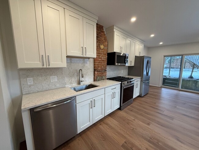 Building Photo - 97 Baldwin St