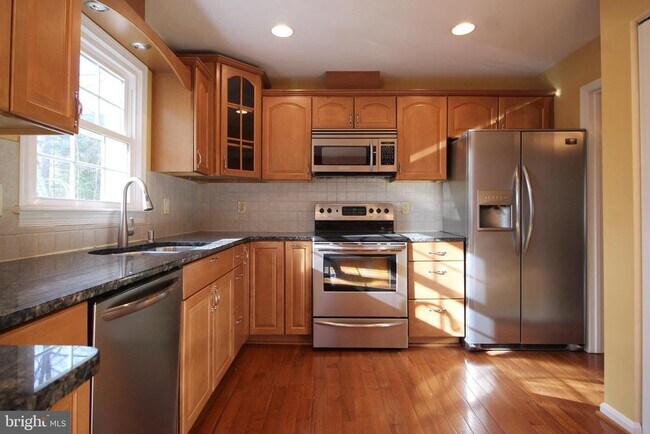 Building Photo - 8072 Sleepy View Ln