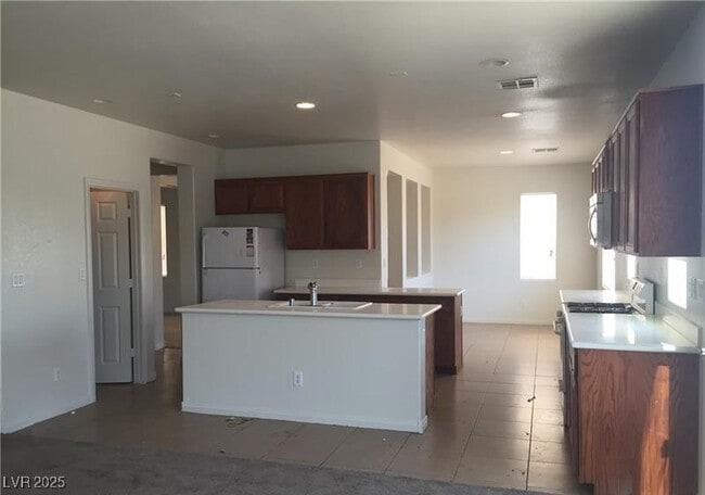 Building Photo - 3608 Tundra Swan St