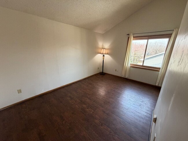 Building Photo - Beautiful 5 Bedroom 3 Bath Home for Rent in Lakeville!! Available NOW!