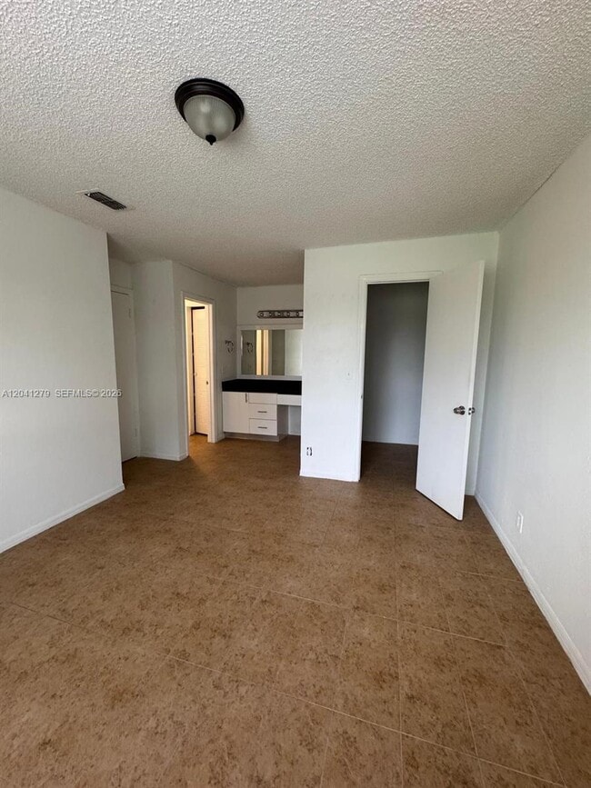 Building Photo - 3400 Pinewalk Dr N