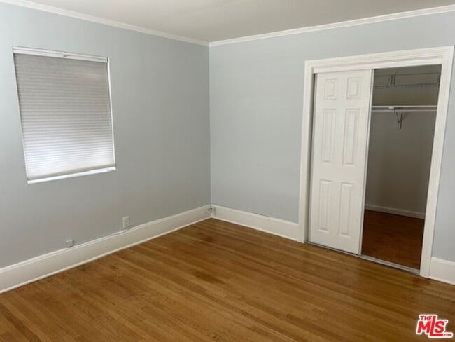 Building Photo - 860 Serrano Pl