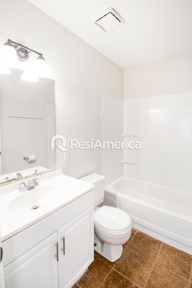Building Photo - Newly Renovated 3BR/2B home in Millington