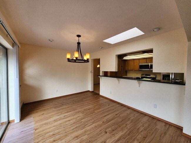 Building Photo - 246 Loma Entrada