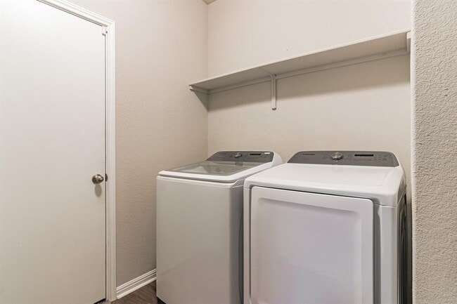 Building Photo - 2001 Fairhaven Gtwy