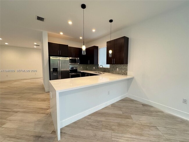 Building Photo - 2933 SW 27th Terrace