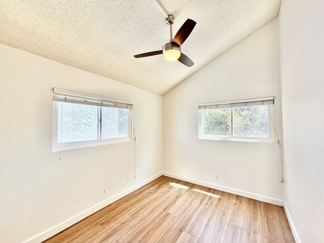 Building Photo - Oxnard | UPDATED | 2 Bed + 1 Bath- Upper u...