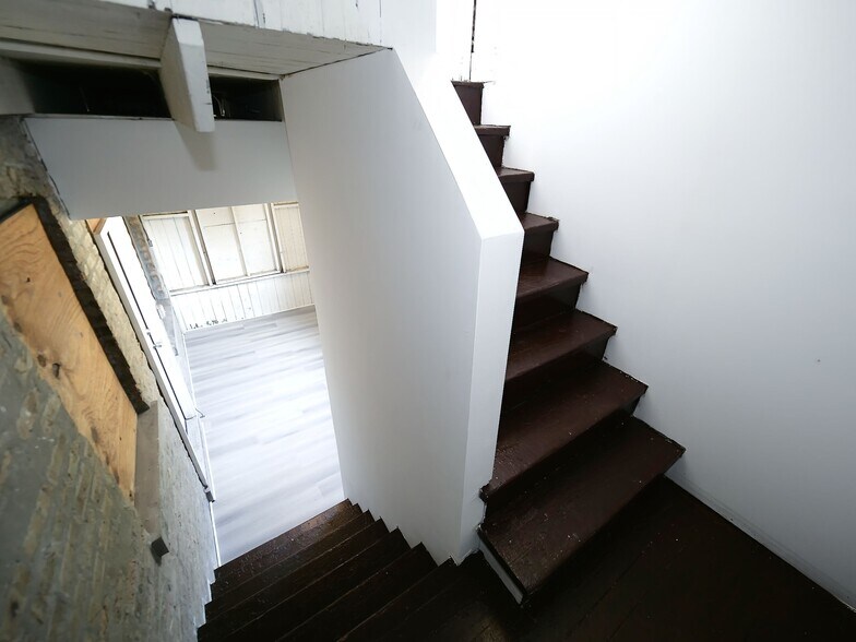 Entrance to upper level - 5351 S Laflin St