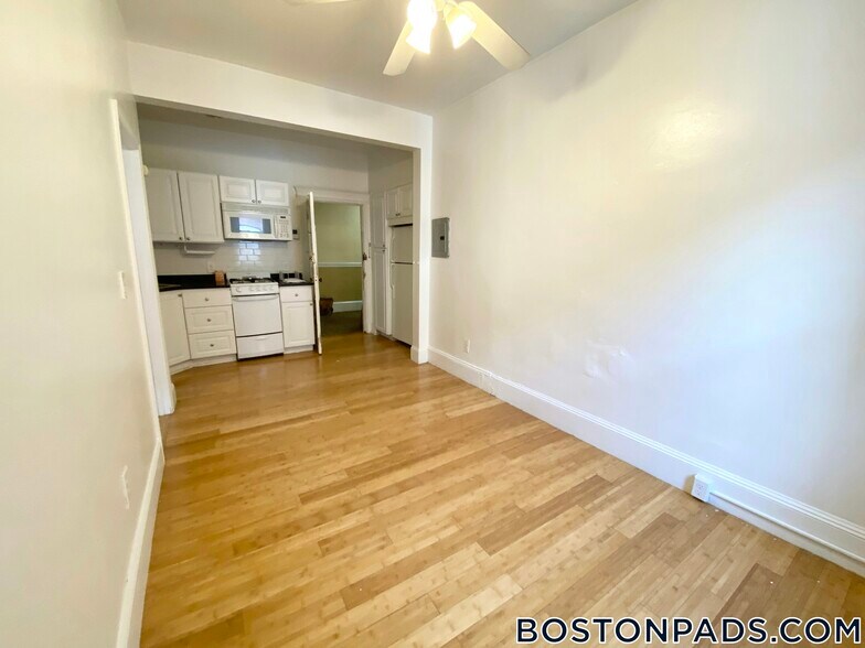 Building Photo - 64 Hemenway St