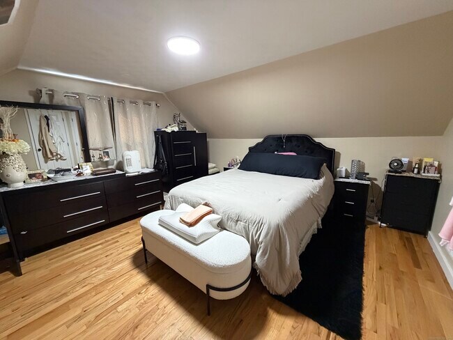 Building Photo - 128 Harlan St