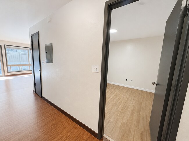 Building Photo - 921 N 96th St