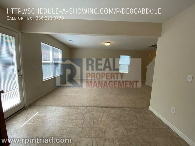 Building Photo - 3 Bedroom / 2.5 Bath Home Available Now!